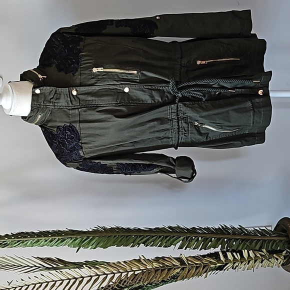 Denim 24/7 Olive Green Utility Jacket with Black Appliques & Tie Waist NWOT - Picture 1 of 12